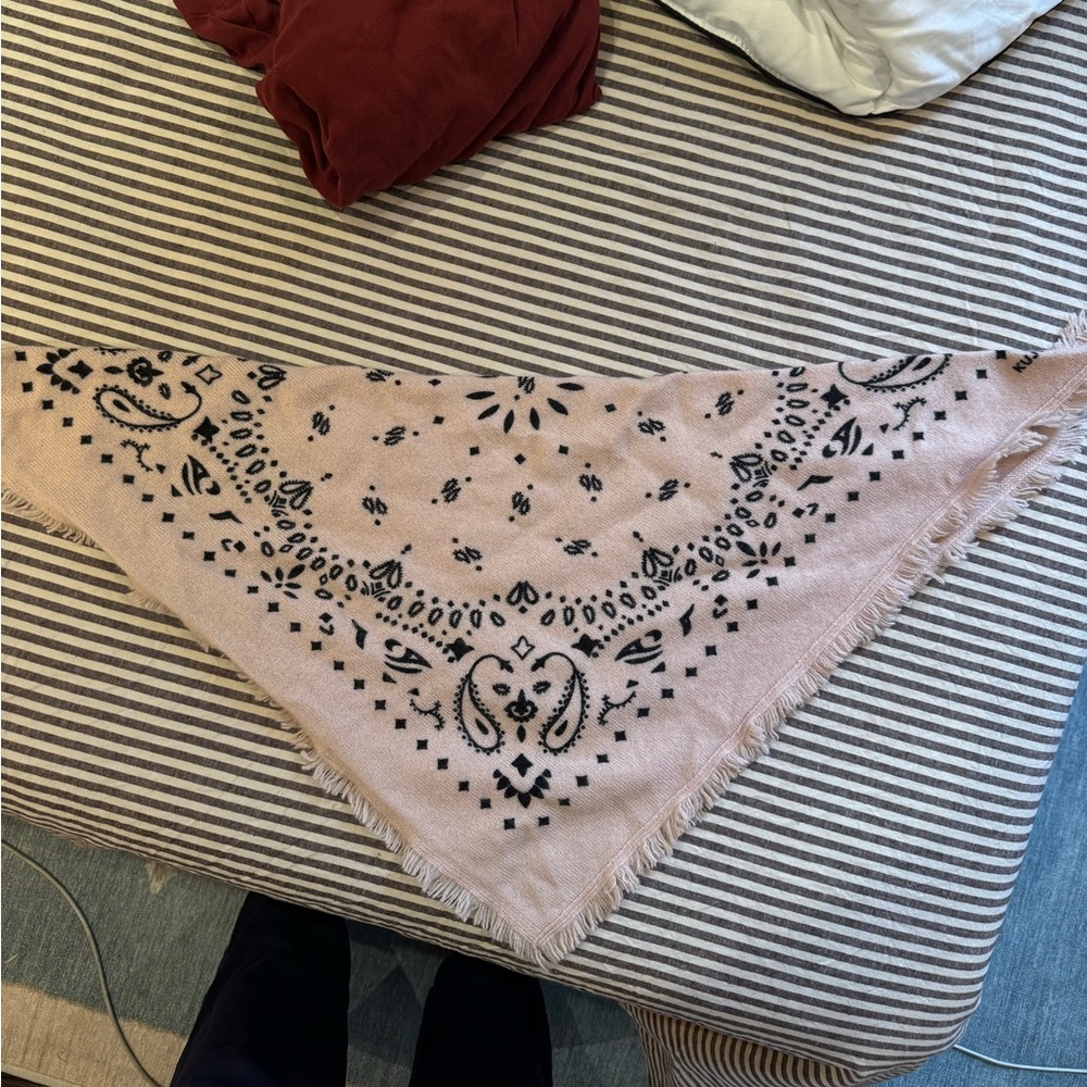 Kujten Cashmere scarf barely worn